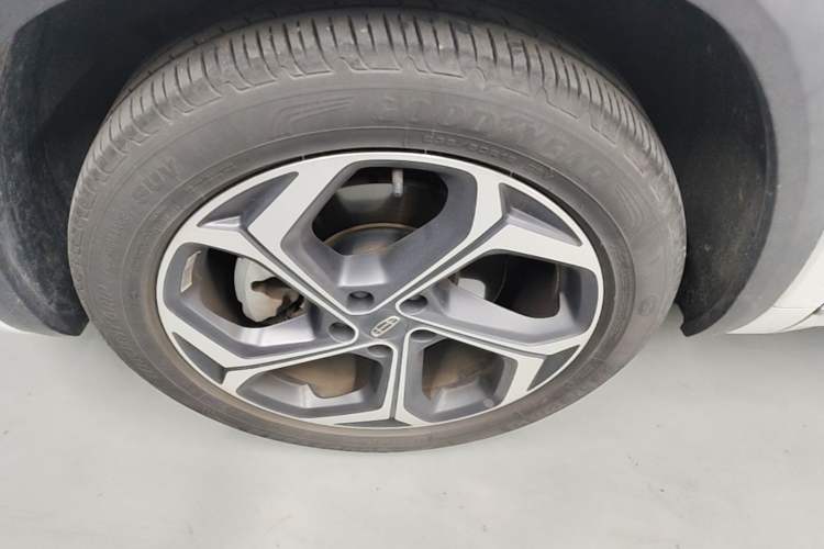 Used Geely Auto Monjaro L 2021 2.0TD DCT EVO Two-Wheel Drive Prestige Version Left Front Wheel Hub