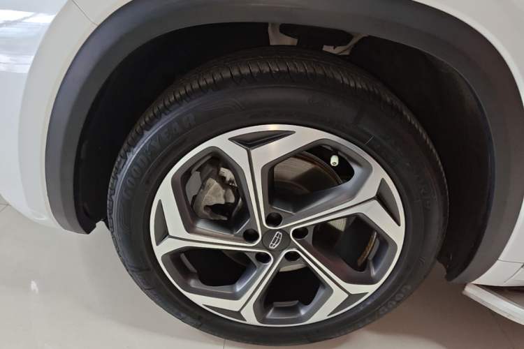 Used Geely Auto Monjaro L 2021 2.0TD DCT EVO Two-Wheel Drive Prestige Version Left Front Wheel Hub