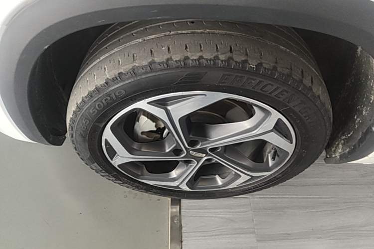 Used Geely Auto Monjaro L 2021 2.0TD DCT EVO Two-Wheel Drive Prestige Version Left Front Wheel Hub