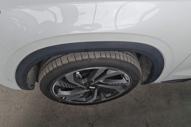 Used Geely Auto Monjaro L 2021 2.0TD High-Power Automatic All-Wheel-Drive Flagship Version Left Front Wheel Hub