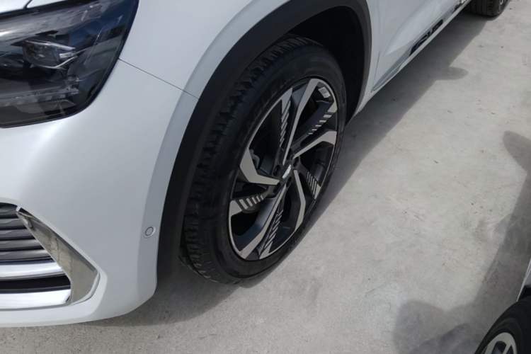 Used Geely Auto Monjaro L 2021 2.0TD DCT EVO Two-Wheel Drive Smart Luxury Version Left Front Wheel Hub