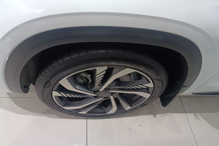 Used Geely Auto Monjaro L 2021 2.0TD DCT EVO Two-Wheel Drive Smart Luxury Version Left Front Wheel Hub
