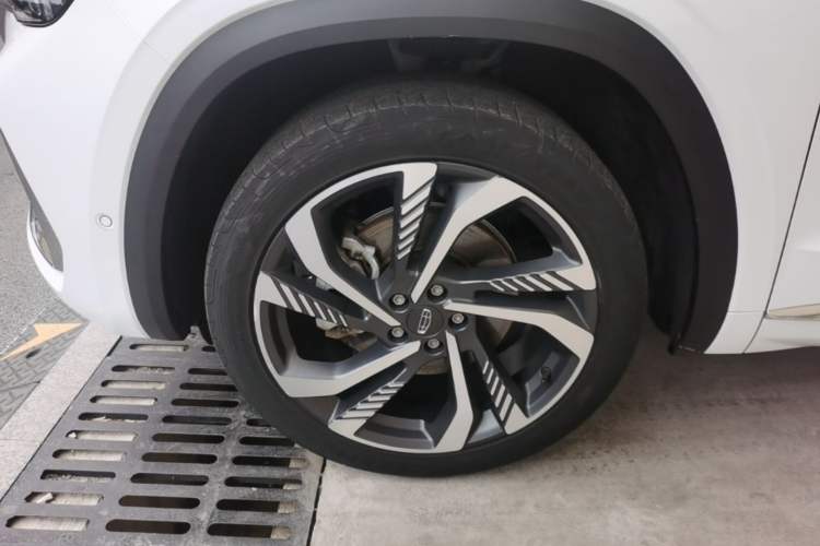 Used Geely Auto Monjaro L 2021 2.0TD DCT EVO Two-Wheel Drive Smart Luxury Version Left Front Wheel Hub