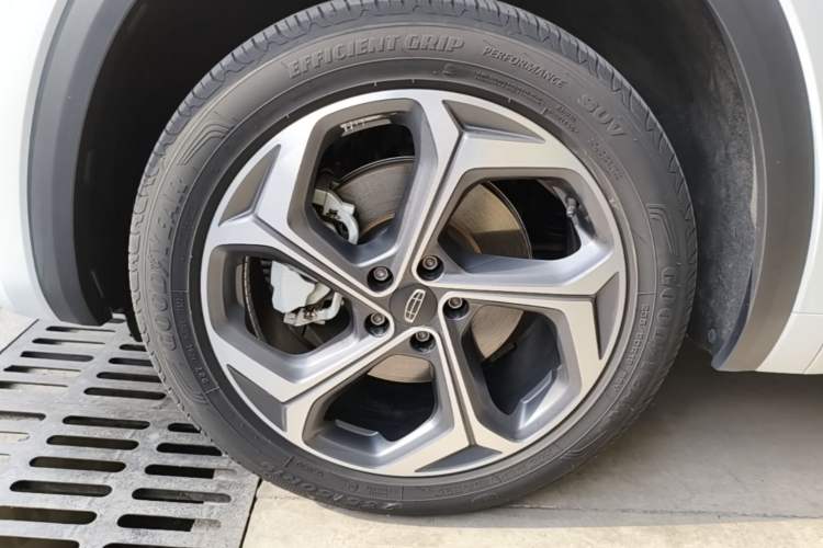 Used Geely Auto Monjaro L 2021 2.0TD DCT EVO Two-Wheel Drive Prestige Version Left Front Wheel Hub