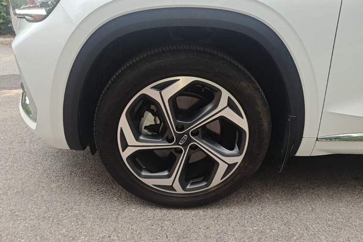 Used Geely Auto Monjaro L 2021 2.0TD DCT EVO Two-Wheel Drive Prestige Version Left Front Wheel Hub