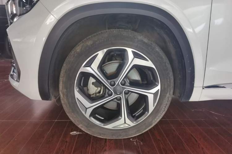 Used Geely Auto Monjaro L 2021 2.0TD DCT EVO Two-Wheel Drive Prestige Version Left Front Wheel Hub