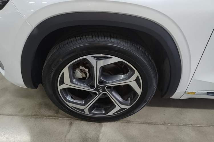 Used Geely Auto Monjaro L 2021 2.0TD DCT EVO Two-Wheel Drive Prestige Version Left Front Wheel Hub