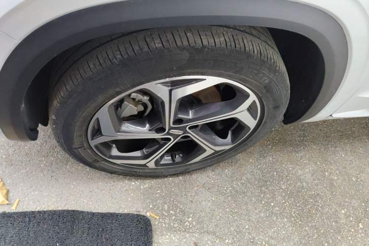 Used Geely Auto Monjaro L 2021 2.0TD DCT EVO Two-Wheel Drive Prestige Version Left Front Wheel Hub