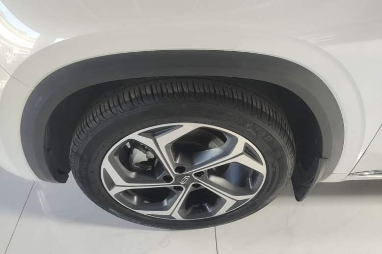 Used Geely Auto Monjaro L 2021 2.0TD DCT EVO Two-Wheel Drive Prestige Version Left Front Wheel Hub