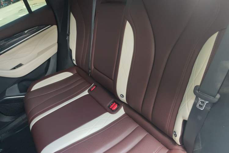 Used Geely Auto Monjaro L 2021 2.0TD DCT EVO Two-Wheel Drive Smart Luxury Version Left Rear Seat