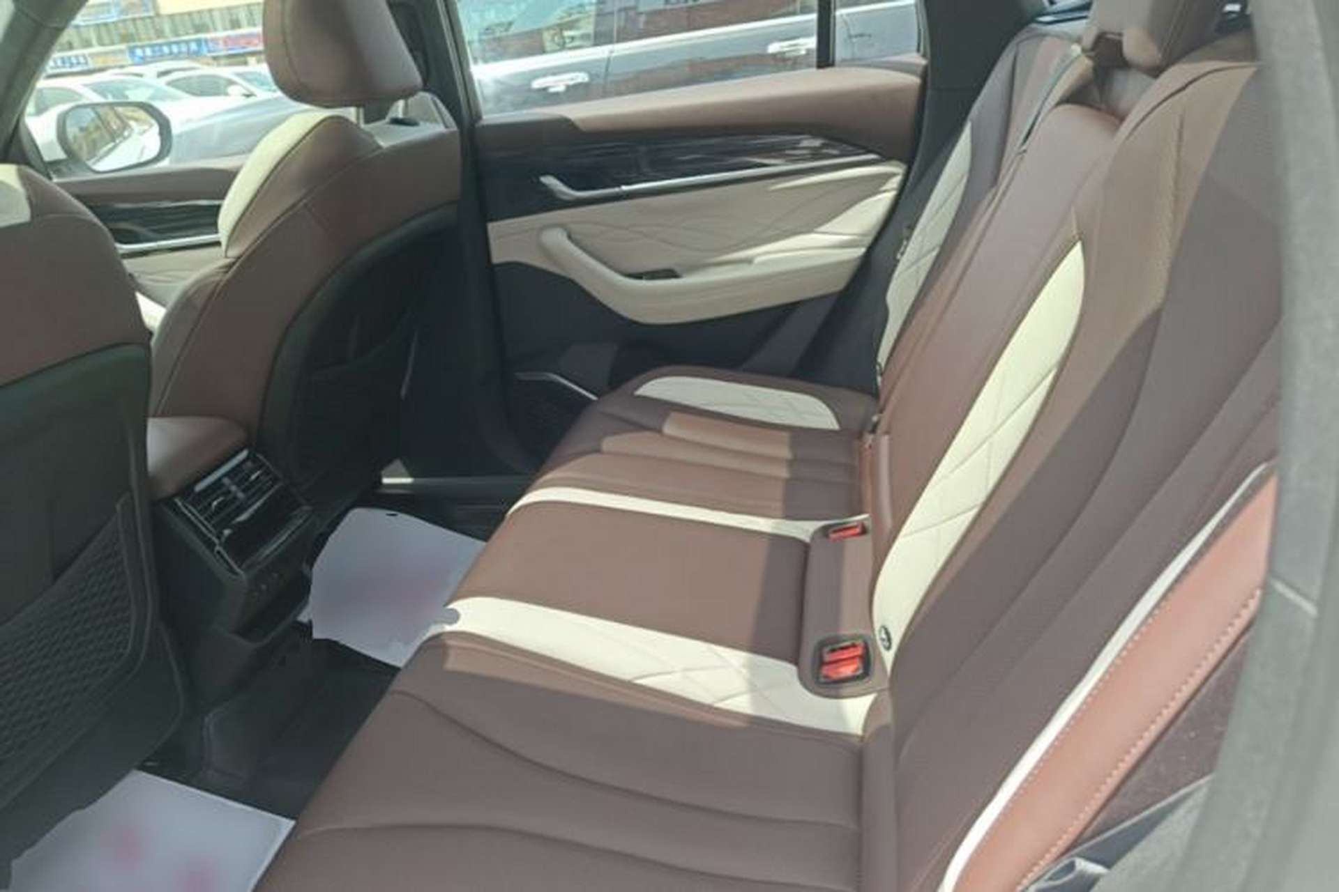 Used Geely Auto Monjaro L 2021 2.0TD DCT EVO Two-Wheel Drive Prestige Version Left Rear Seat