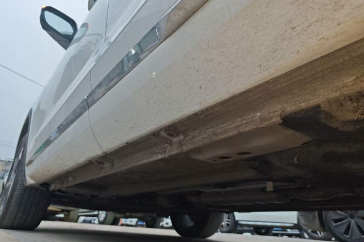 Used Geely Auto Monjaro L 2021 2.0TD High-Power Automatic All-Wheel Drive Luxury Version Left Side Sill