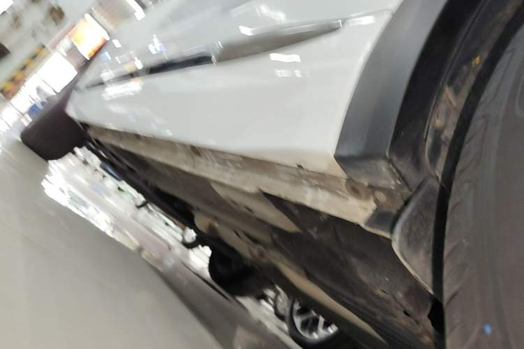 Used Geely Auto Monjaro L 2021 2.0TD DCT EVO Two-Wheel Drive Prestige Version Left Side Sill