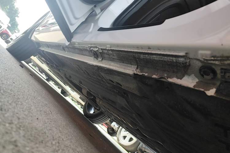Used Geely Auto Monjaro L 2021 2.0TD High-Power Automatic All-Wheel-Drive Flagship Version Left Side Sill