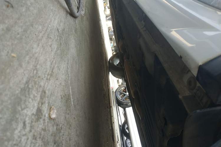 Used Geely Auto Monjaro L 2021 2.0TD High-Power Automatic All-Wheel-Drive Flagship Version Left Side Sill