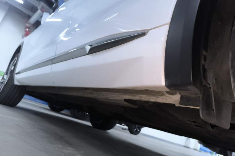 Used Geely Auto Monjaro L 2021 2.0TD DCT EVO Two-Wheel Drive Smart Luxury Version Left Side Sill