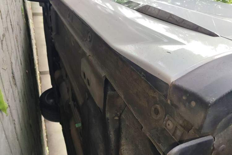 Used Geely Auto Monjaro L 2021 2.0TD DCT EVO Two-Wheel Drive Prestige Version Left Side Sill