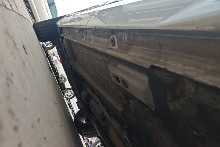 Used Geely Auto Monjaro L 2021 2.0TD DCT EVO Two-Wheel Drive Prestige Version Left Side Sill