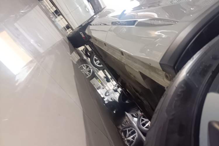 Used Geely Auto Monjaro L 2021 2.0TD DCT EVO Two-Wheel Drive Smart Luxury Version Left Side Sill