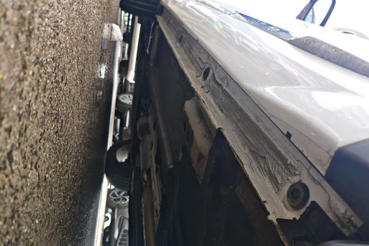 Used Geely Auto Monjaro L 2021 2.0TD DCT EVO Two-Wheel Drive Smart Luxury Version Left Side Sill