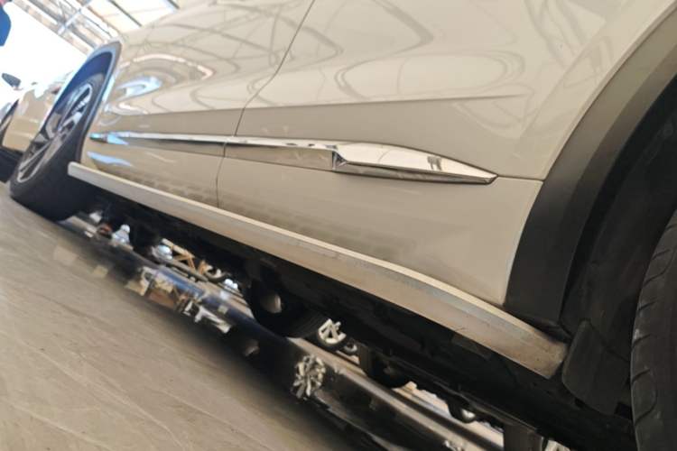Used Geely Auto Monjaro L 2021 2.0TD DCT EVO Two-Wheel Drive Smart Luxury Version Left Side Sill