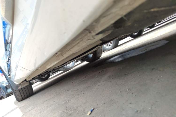 Used Geely Auto Monjaro L 2021 2.0TD High-Power Automatic All-Wheel Drive Luxury Version Left Side Sill