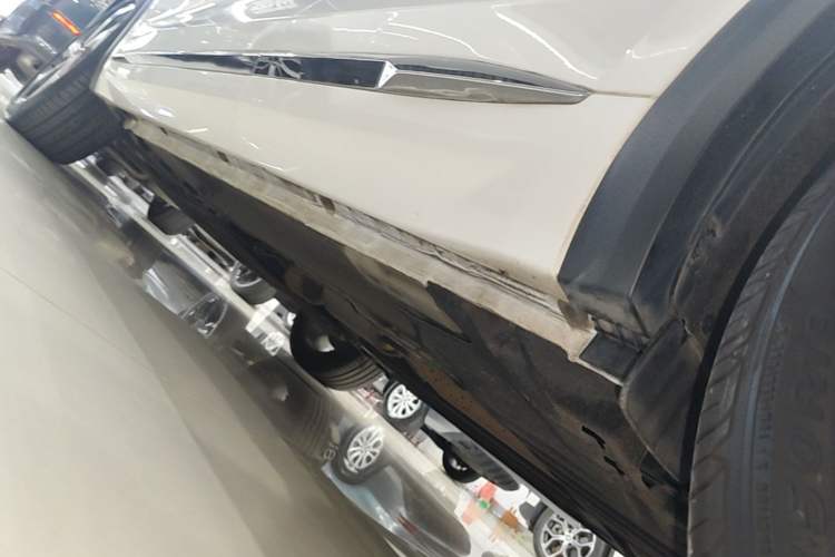 Used Geely Auto Monjaro L 2021 2.0TD DCT EVO Two-Wheel Drive Prestige Version Left Side Sill