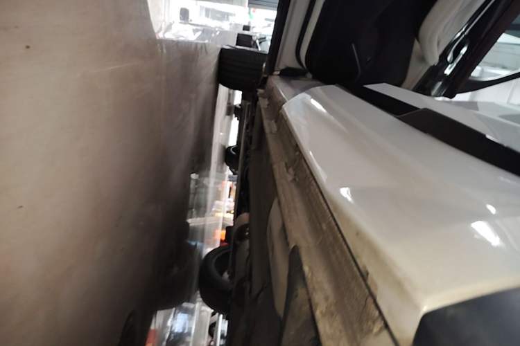 Used Geely Auto Monjaro L 2021 2.0TD DCT EVO Two-Wheel Drive Prestige Version Left Side Sill