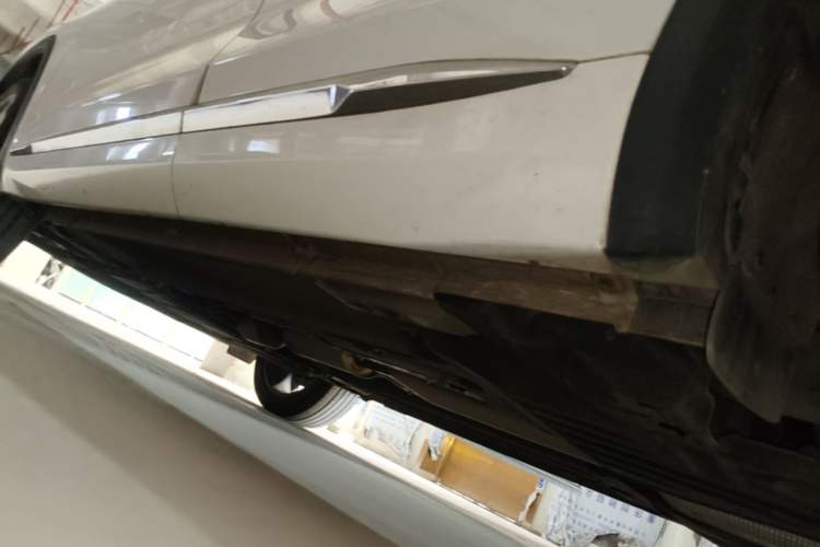 Used Geely Auto Monjaro L 2021 2.0TD DCT EVO Two-Wheel Drive Prestige Version Left Side Sill