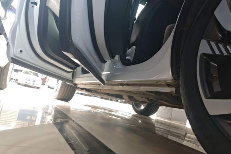 Used Geely Auto Monjaro L 2021 2.0TD DCT EVO Two-Wheel Drive Smart Luxury Version Left Side Sill