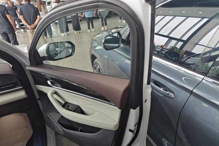 Used Geely Auto Monjaro L 2021 2.0TD High-Power Automatic All-Wheel-Drive Flagship Version Right Front Door Interior