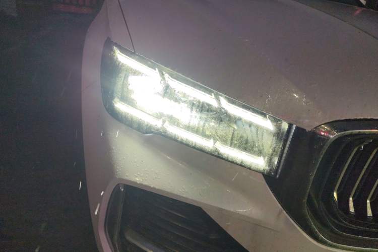 Used Geely Auto Monjaro L 2021 2.0TD DCT EVO Two-Wheel Drive Prestige Version Right Front Headlight
