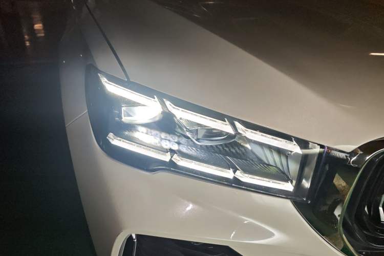 Used Geely Auto Monjaro L 2021 2.0TD DCT EVO Two-Wheel Drive Prestige Version Right Front Headlight
