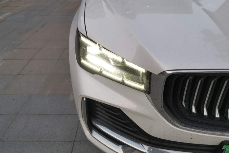 Used Geely Auto Monjaro L 2021 2.0TD High-Power Automatic All-Wheel-Drive Flagship Version Right Front Headlight