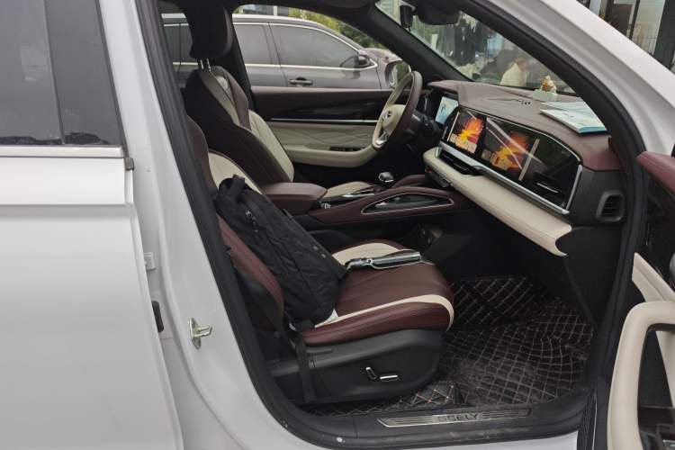 Used Geely Auto Monjaro L 2021 2.0TD High-Power Automatic All-Wheel Drive Luxury Version Right Front Seat
