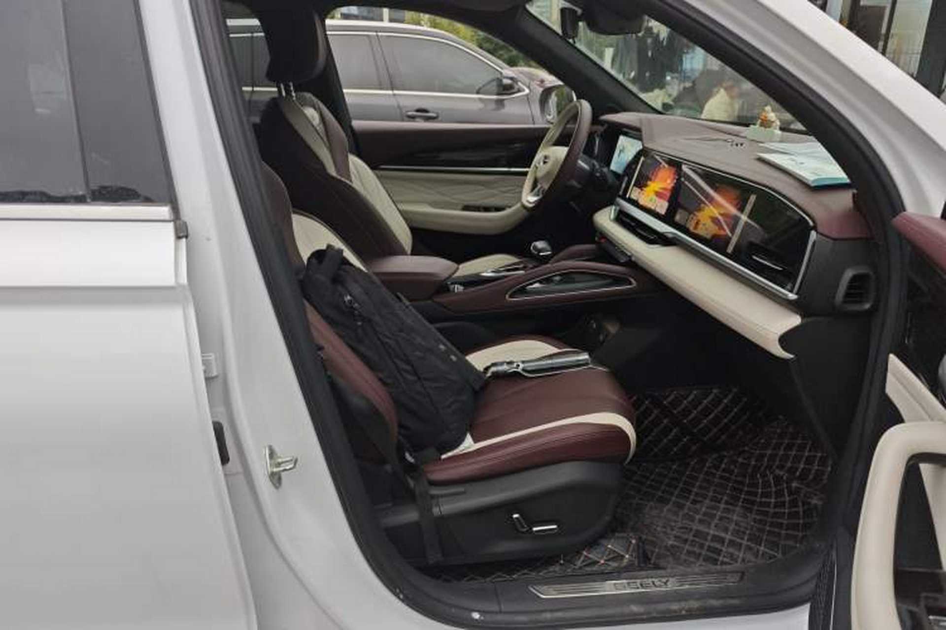 Used Geely Auto Monjaro L 2021 2.0TD High-Power Automatic All-Wheel Drive Luxury Version Right Front Seat