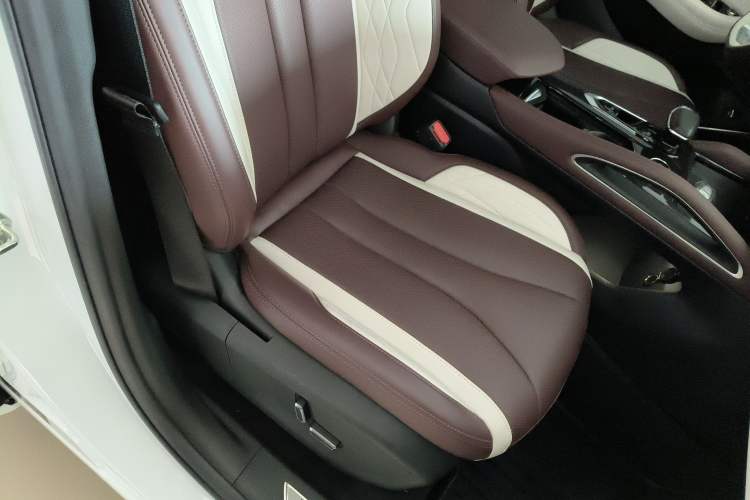 Used Geely Auto Monjaro L 2021 2.0TD DCT EVO Two-Wheel Drive Prestige Version Right Front Seat