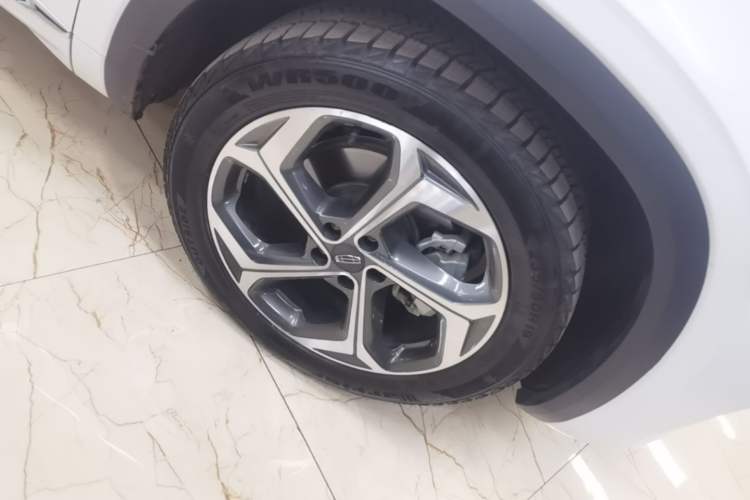 Used Geely Auto Monjaro L 2021 2.0TD DCT EVO Two-Wheel Drive Prestige Version Right Front Wheel Hub