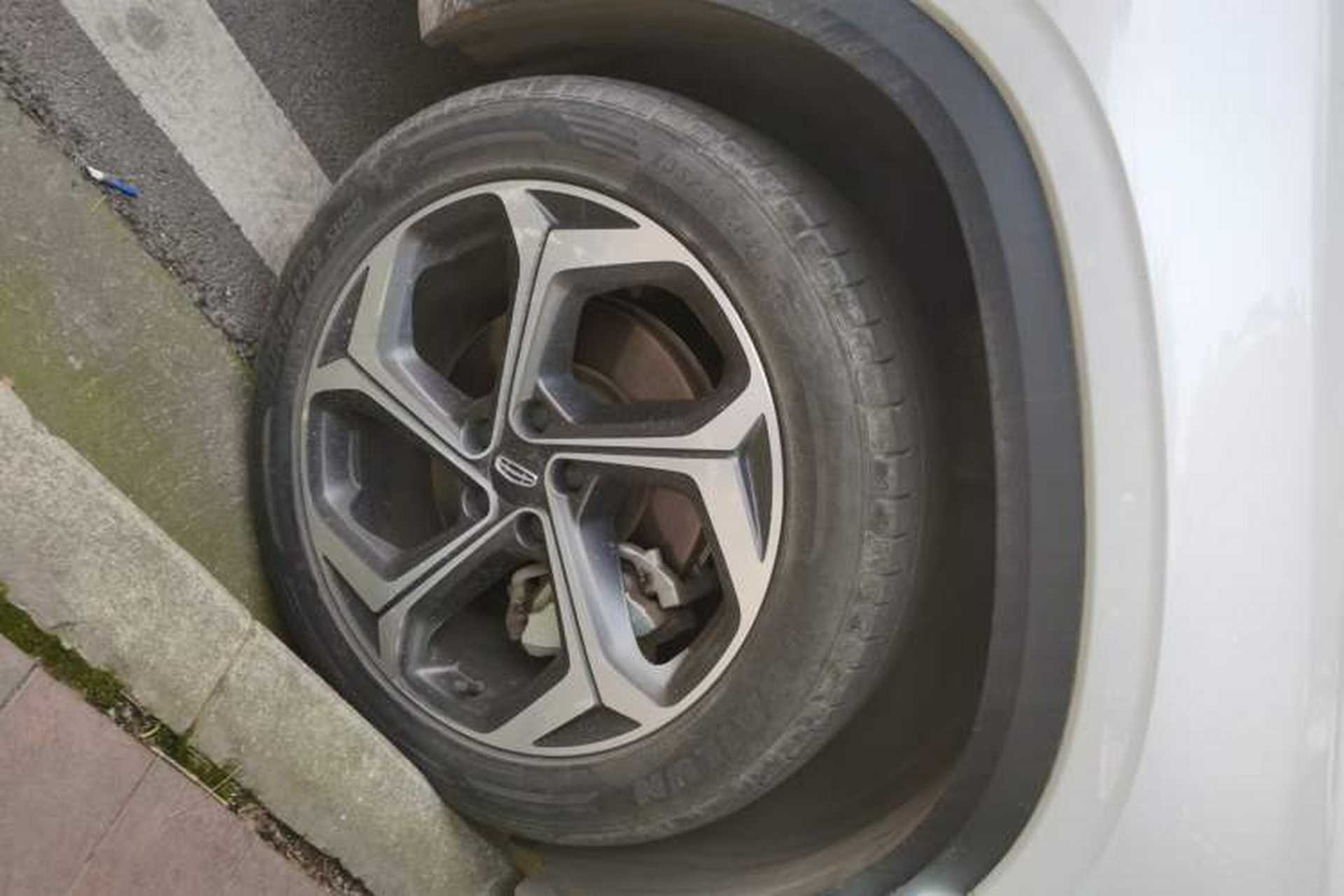 Used Geely Auto Monjaro L 2021 2.0TD DCT EVO Two-Wheel Drive Prestige Version Right Front Wheel Hub