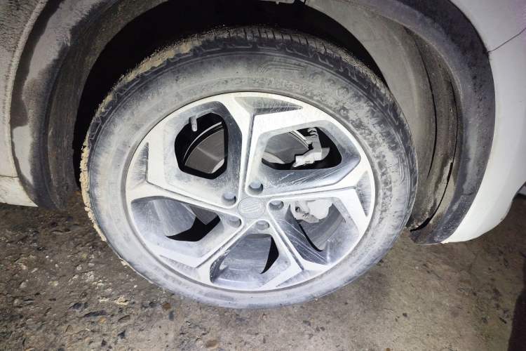 Used Geely Auto Monjaro L 2021 2.0TD DCT EVO Two-Wheel Drive Prestige Version Right Front Wheel Hub