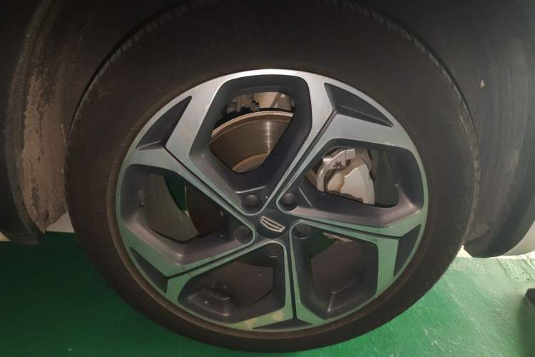 Used Geely Auto Monjaro L 2021 2.0TD DCT EVO Two-Wheel Drive Prestige Version Right Front Wheel Hub