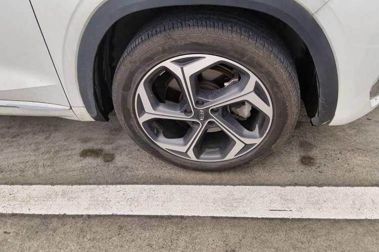 Used Geely Auto Monjaro L 2021 2.0TD DCT EVO Two-Wheel Drive Prestige Version Right Front Wheel Hub