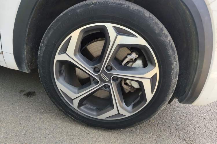 Used Geely Auto Monjaro L 2021 2.0TD High-Power Automatic All-Wheel Drive Luxury Version Right Front Wheel Hub