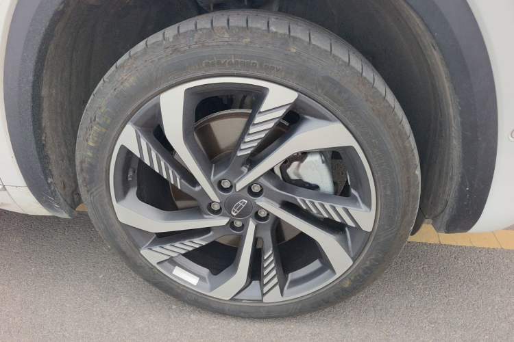 Used Geely Auto Monjaro L 2021 2.0TD High-Power Automatic All-Wheel-Drive Flagship Version Right Front Wheel Hub