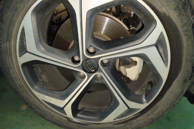 Used Geely Auto Monjaro L 2021 2.0TD DCT EVO Two-Wheel Drive Prestige Version Right Front Wheel Hub