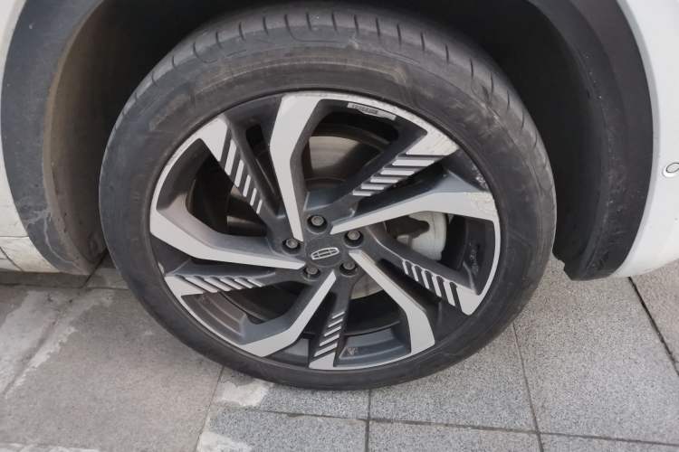Used Geely Auto Monjaro L 2021 2.0TD High-Power Automatic All-Wheel-Drive Flagship Version Right Front Wheel Hub