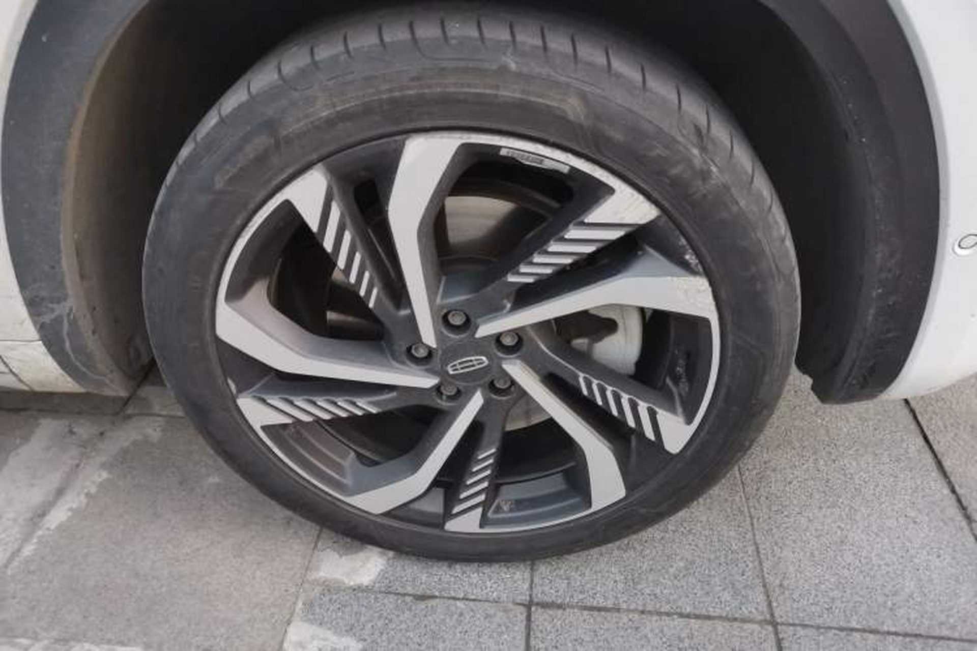 Used Geely Auto Monjaro L 2021 2.0TD High-Power Automatic All-Wheel-Drive Flagship Version Right Front Wheel Hub