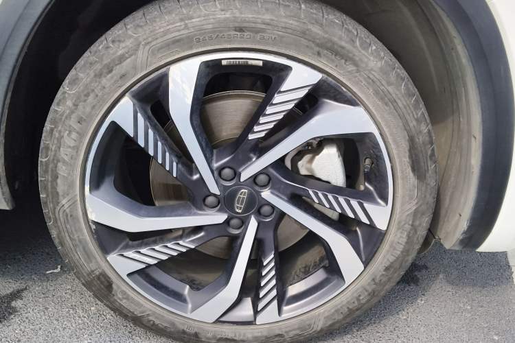 Used Geely Auto Monjaro L 2021 2.0TD High-Power Automatic All-Wheel-Drive Flagship Version Right Front Wheel Hub
