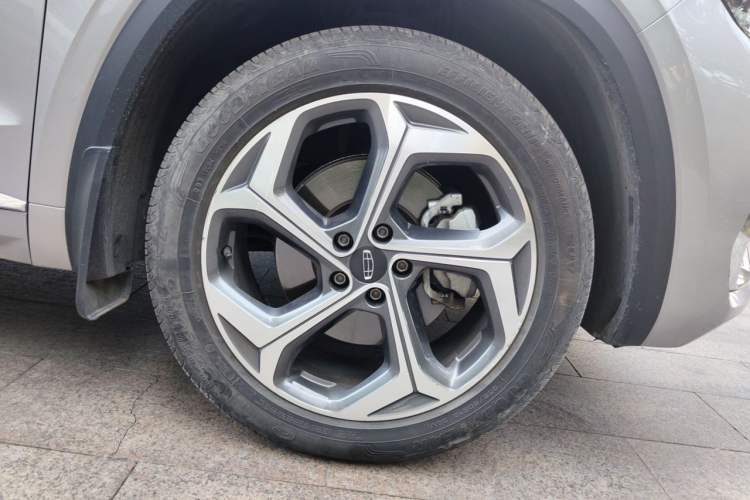 Used Geely Auto Monjaro L 2021 2.0TD DCT EVO Two-Wheel Drive Prestige Version Right Front Wheel Hub