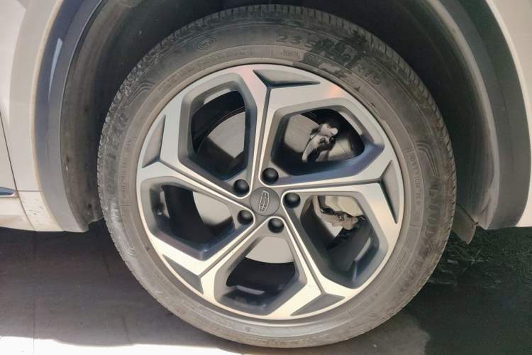 Used Geely Auto Monjaro L 2021 2.0TD High-Power Automatic All-Wheel Drive Luxury Version Right Front Wheel Hub